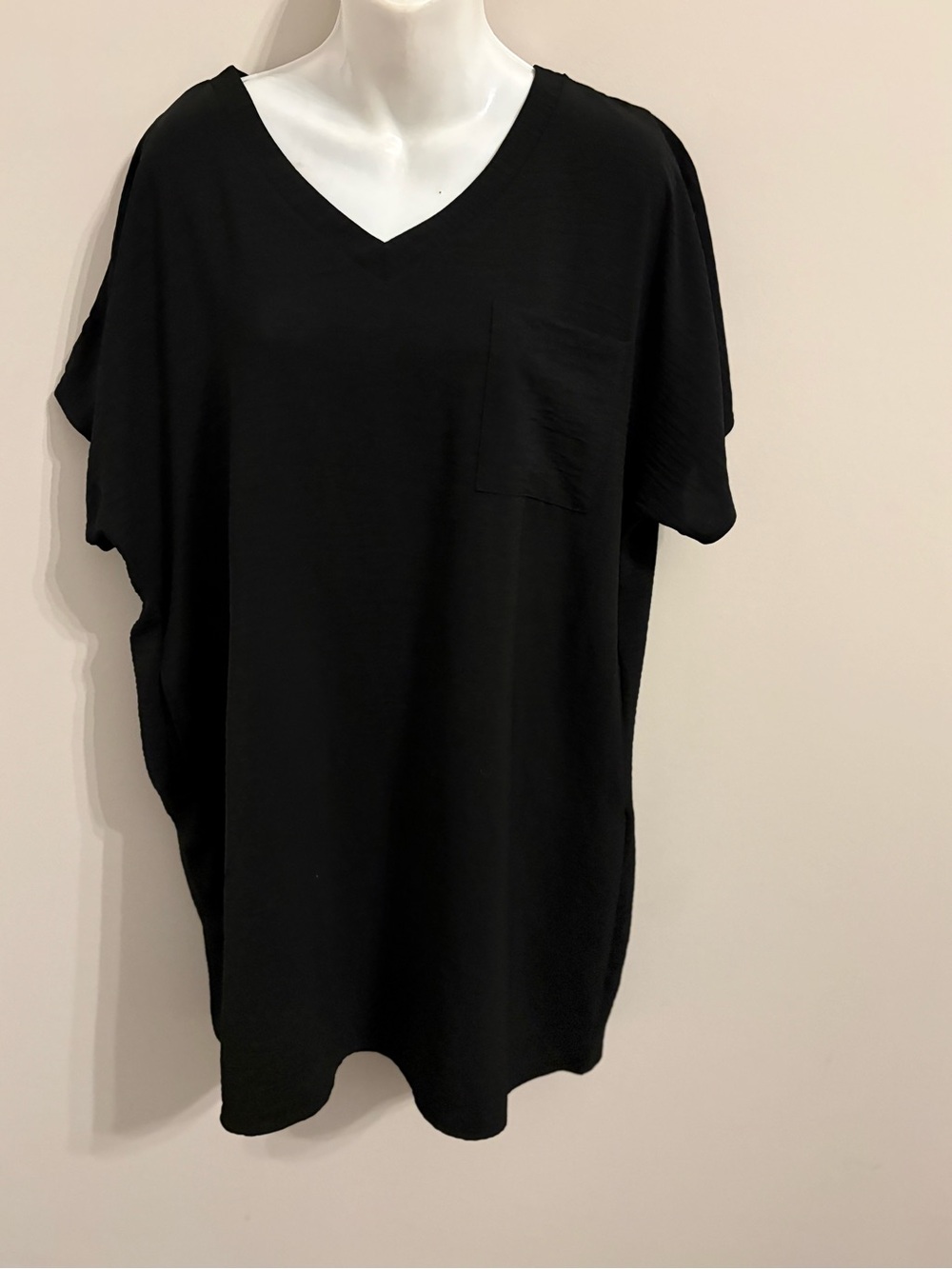 Zenana Outfitters Black V-Neck Pocket Tunic